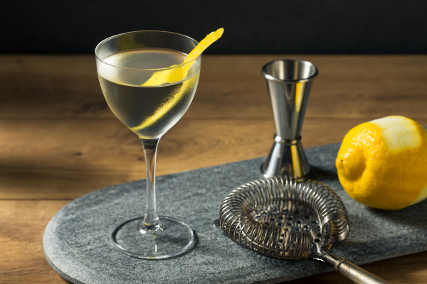 Kuulus Dry Martini töötab hästi ka tekiilaga – tekiila Martini